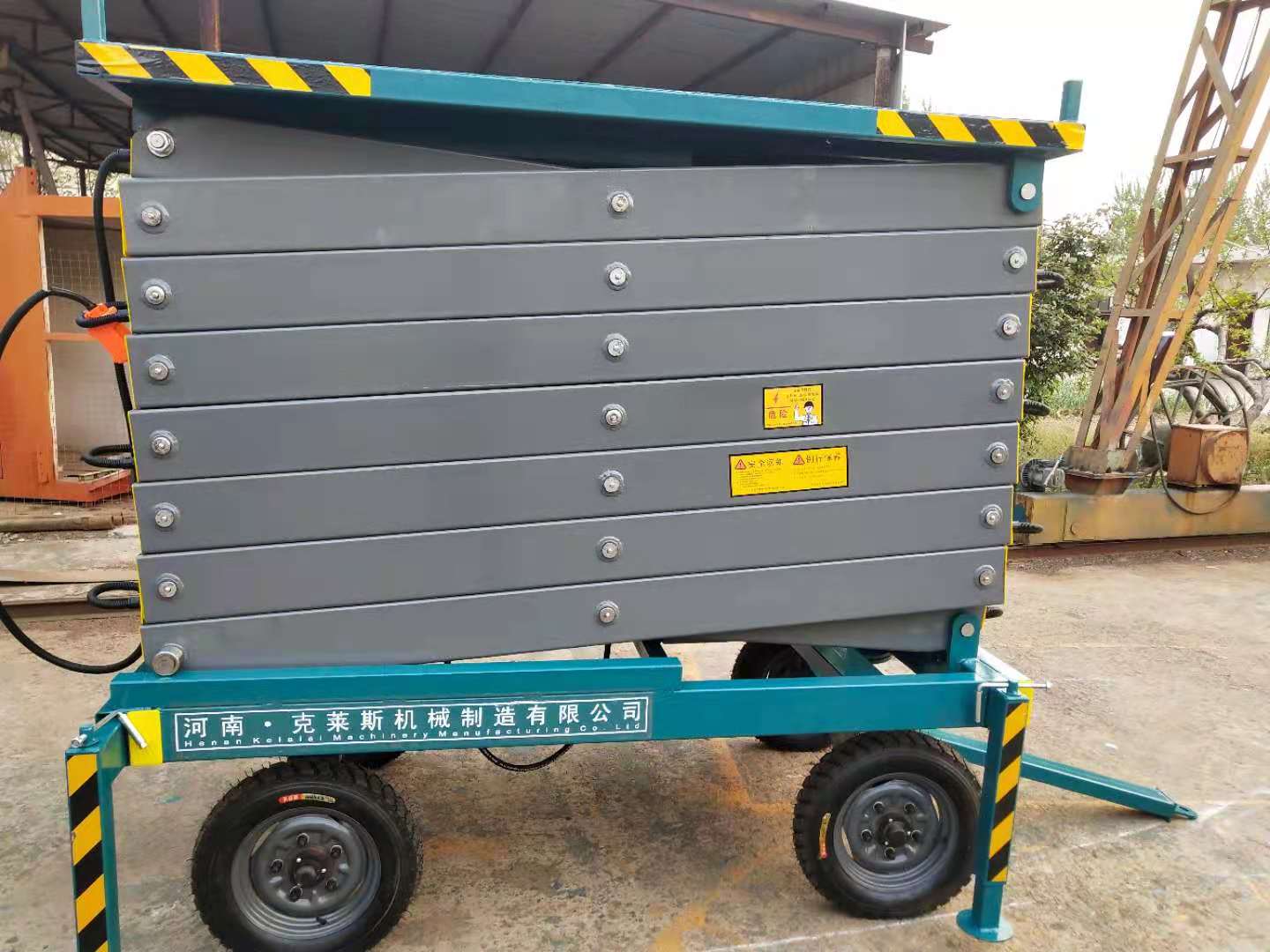 移動式剪叉升降作業(yè)(yè)平臺