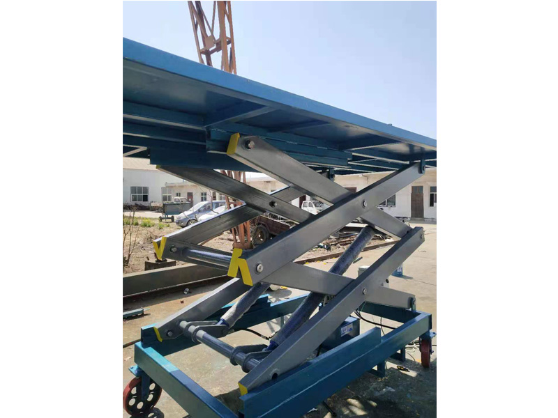 移動(dòng)(dòng)式剪叉升降作業(yè)(yè)平臺(tái)(tái)