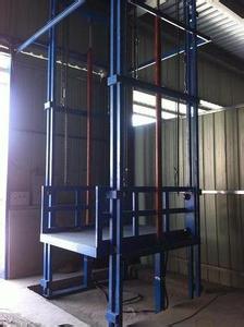 導(dǎo)(dǎo)軌式液壓作業(yè)(yè)平臺(tái)